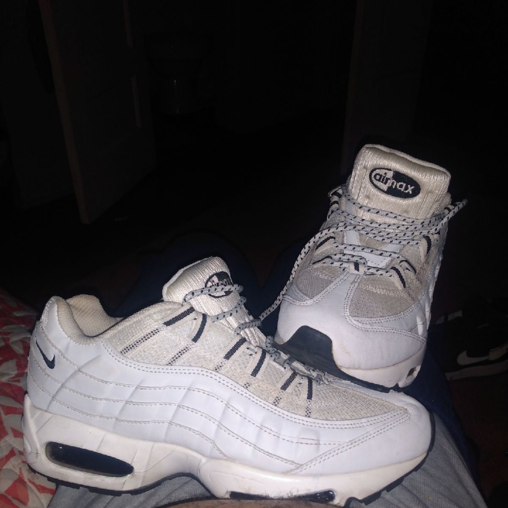 Shoes - Picture 3 of 4